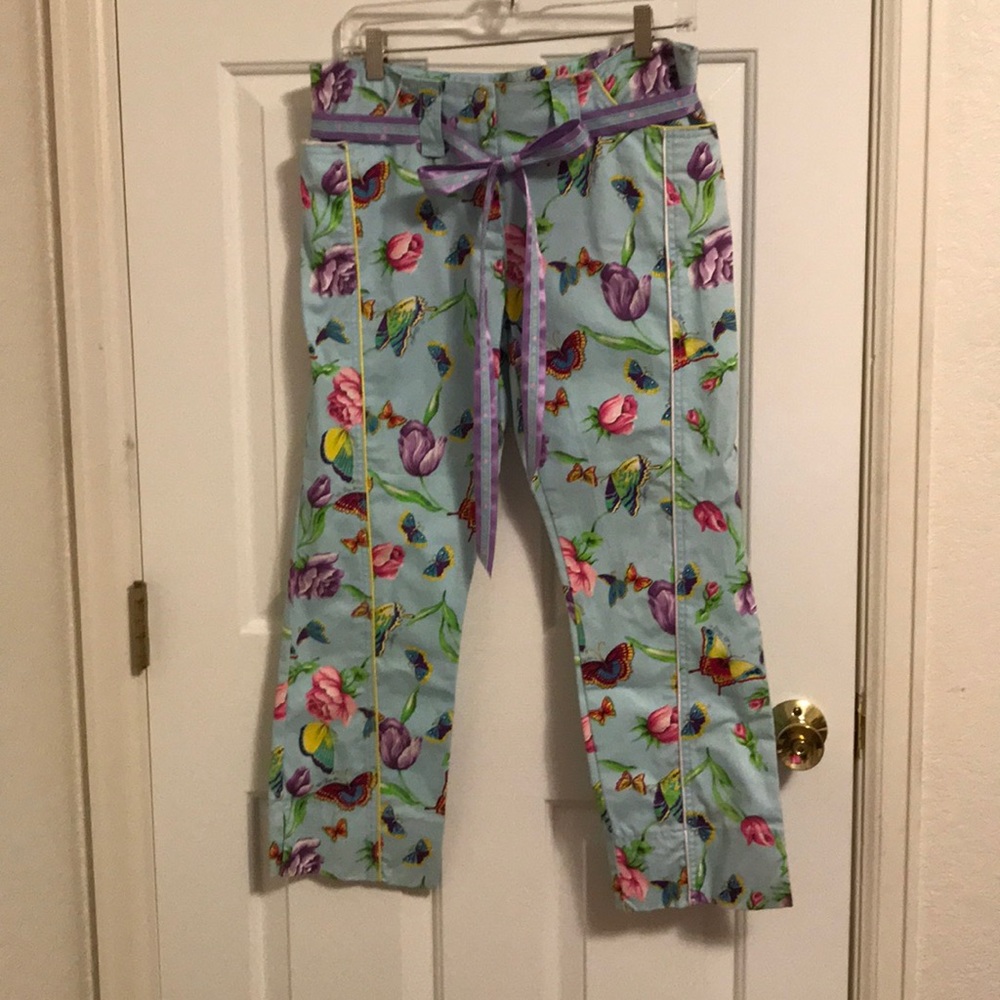 22 Maggie Cropped Pant.  Butterfly print.